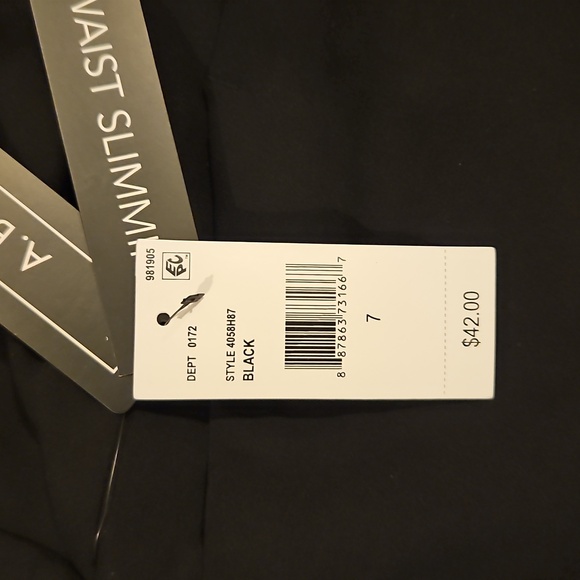 A. Byer Women's Waist Slimming Black Dress Pants Size 7 - Picture 3 of 10